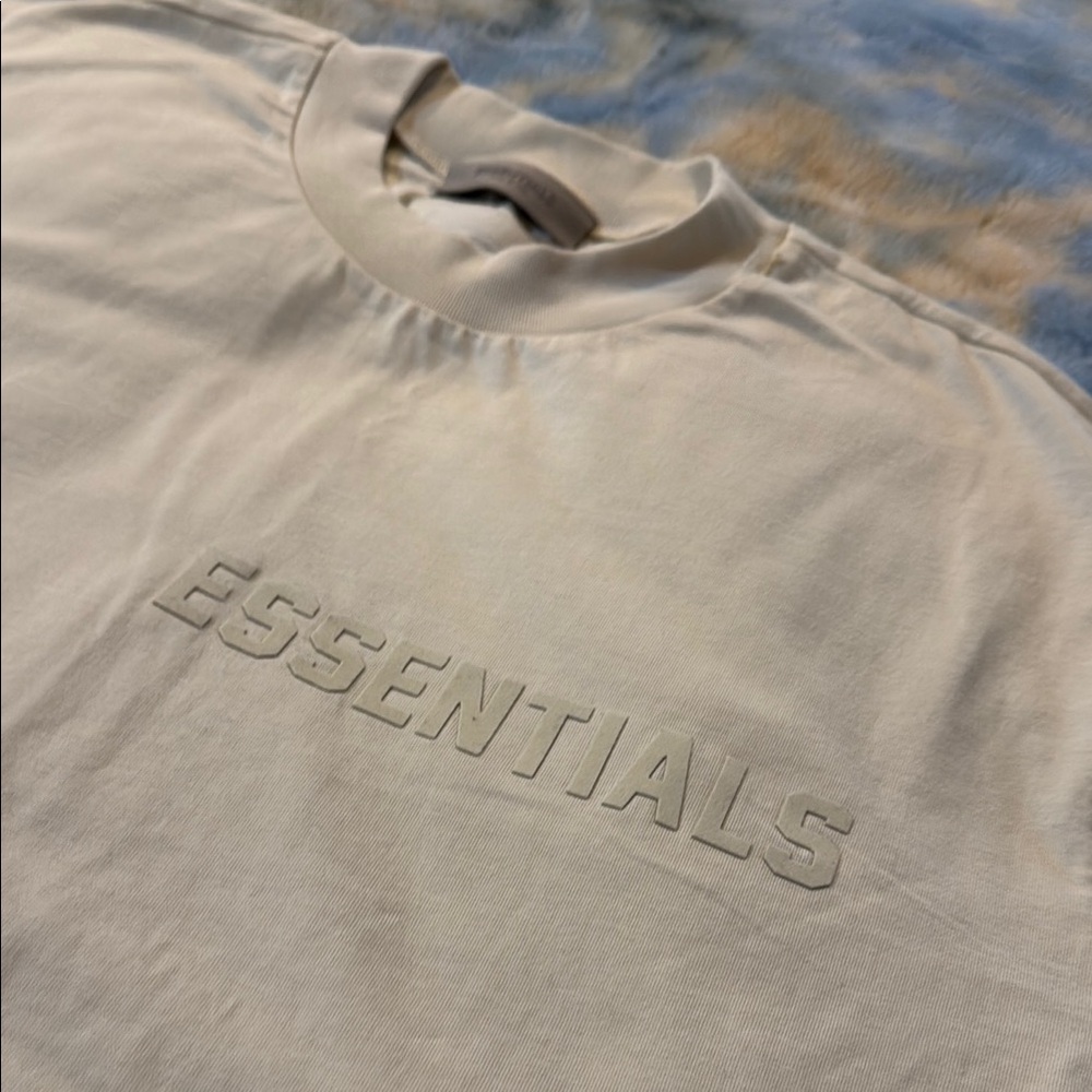 FEAR OF GOD Essentials Off-White T-Shirt